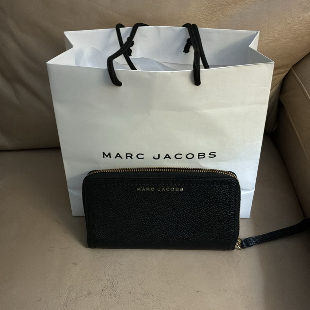 NWT Marc Jacob’s Full Size Leather Wallet